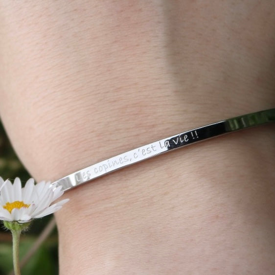 Bracelet gravé "Les copines c'est la vie"
