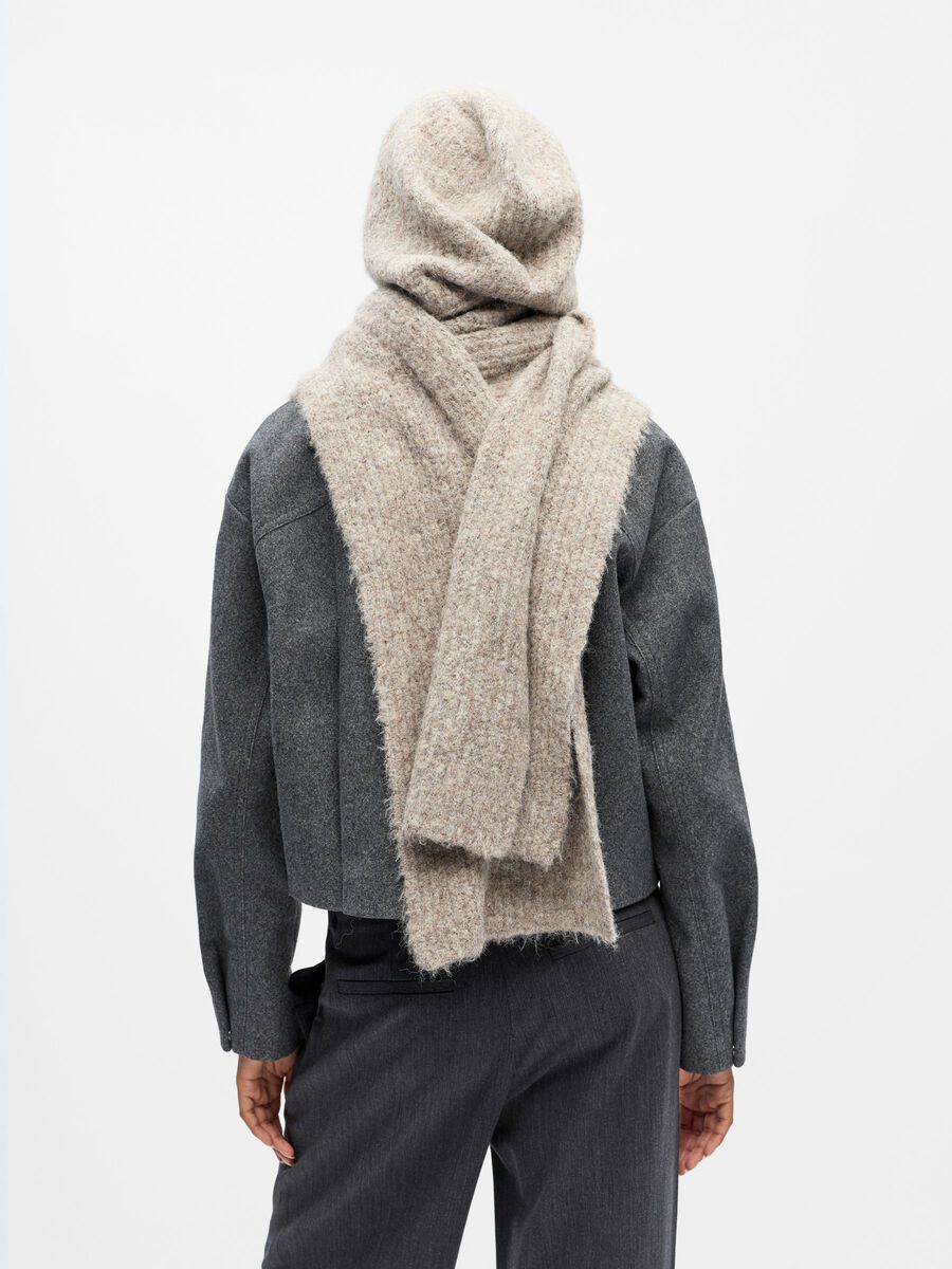 Cagoule écharpe Object beige Nom du modèle : OBJMILU
Numéro de l'article 23047455_Humus_1244756
EAN 5715799531240