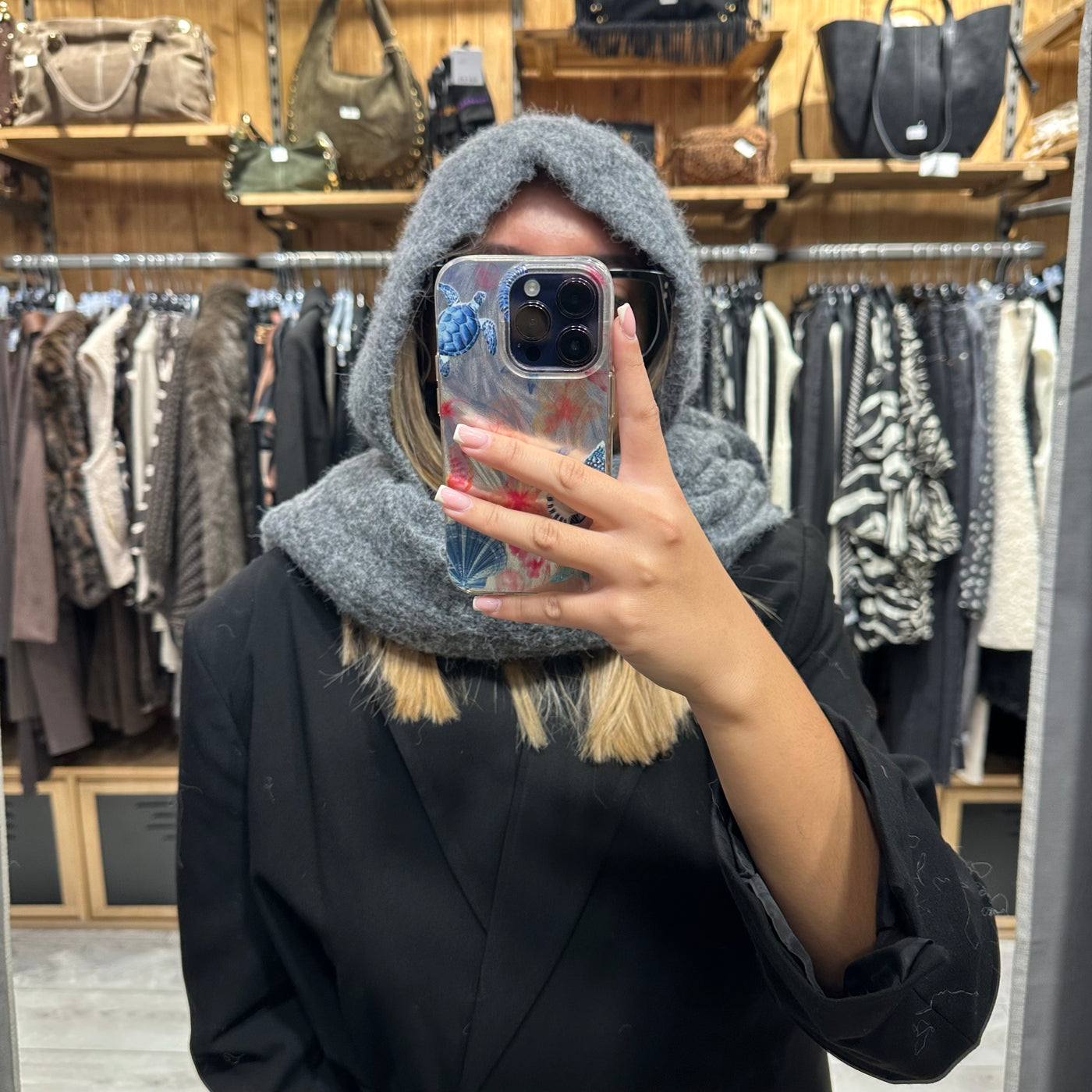 Cagoule écharpe Object gris Nom du modèle : OBJMILU
Numéro de l'article 23047455_Humus_1244756
EAN 5715799531240