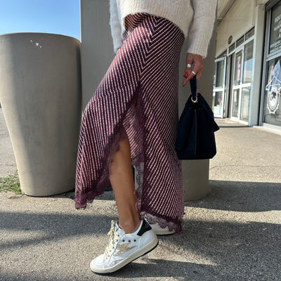 Jupe à poids en soi en dentelle bordeaux