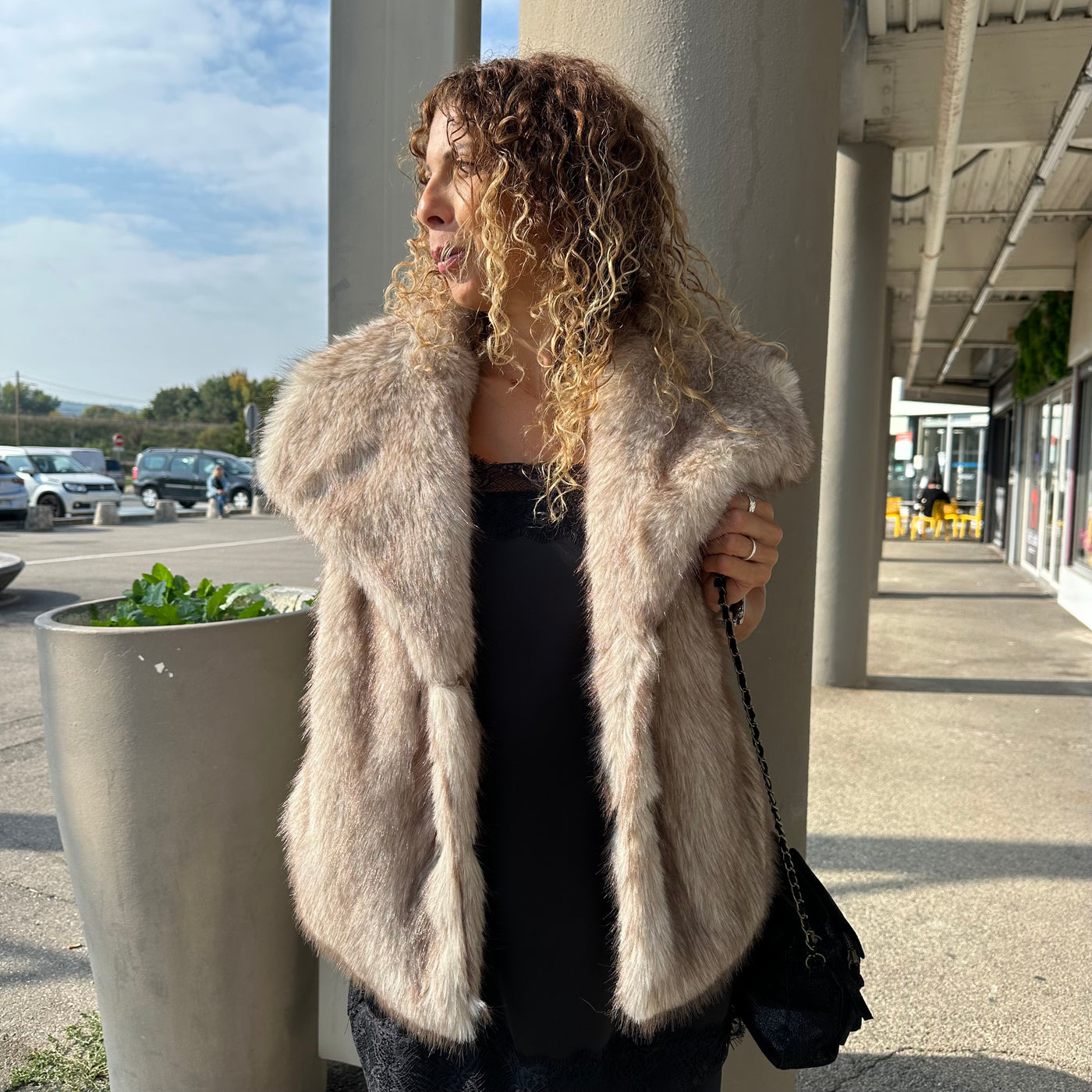 Veste en fausse fourrure sans manches beige