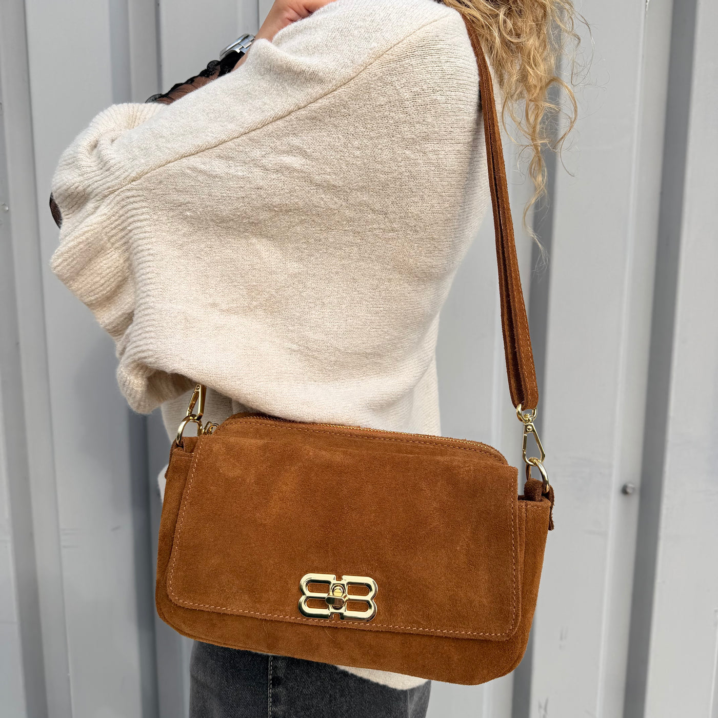 Sac BB Bandoulière Suédine Camel – Fermoir Doré BB