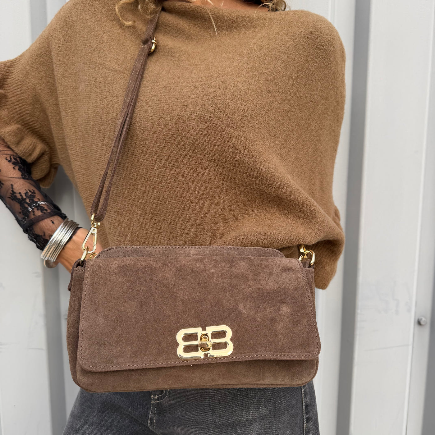 Sac BB Bandoulière Suédine Marron – Fermoir Doré BB