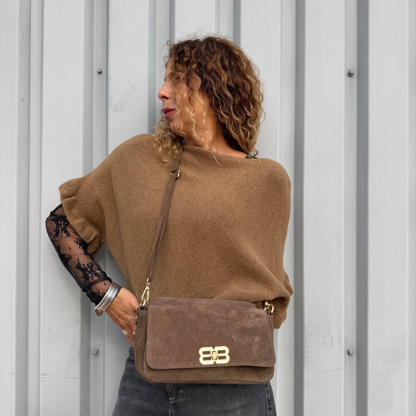 Sac BB Bandoulière Suédine Marron – Fermoir Doré BB