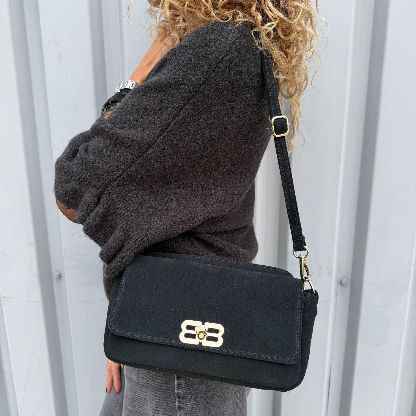 Sac BB Bandoulière Suédine Noiry – Fermoir Doré BB