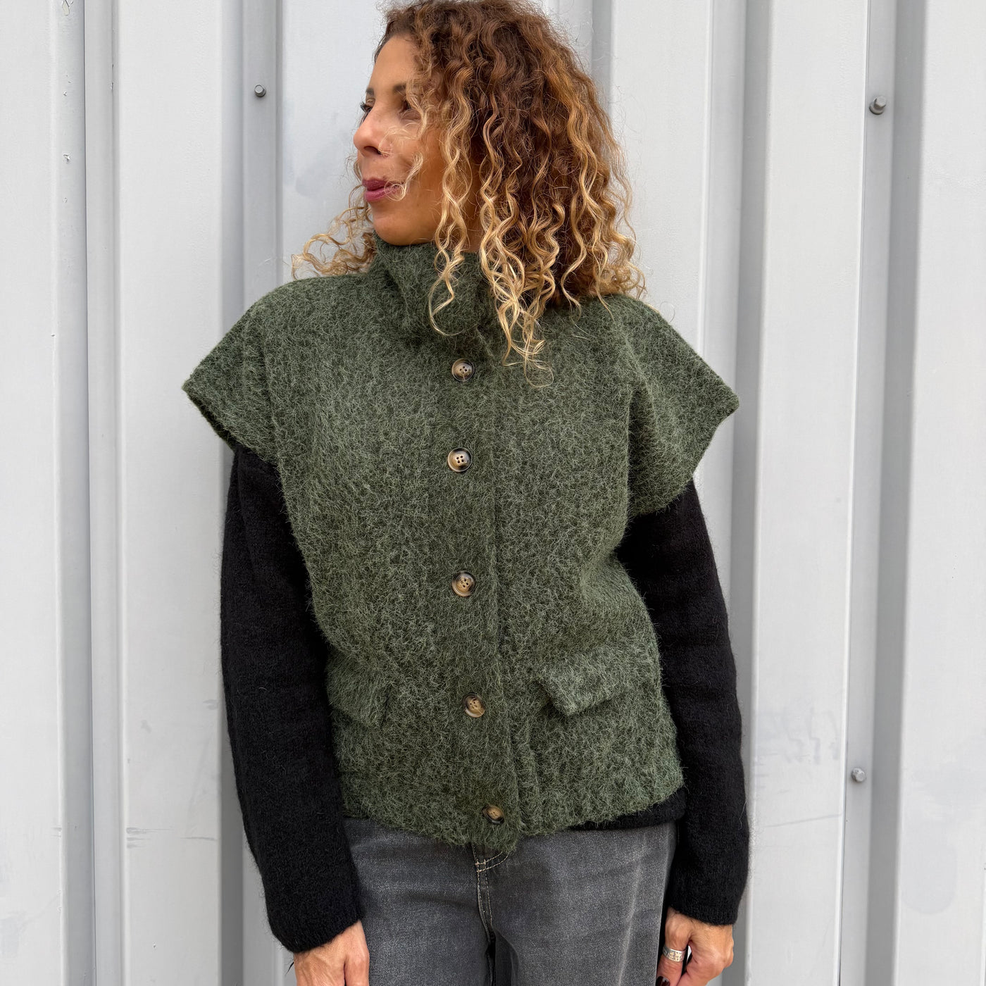 Veste Lyli Sans Manches en Maille Bouclée Kaki