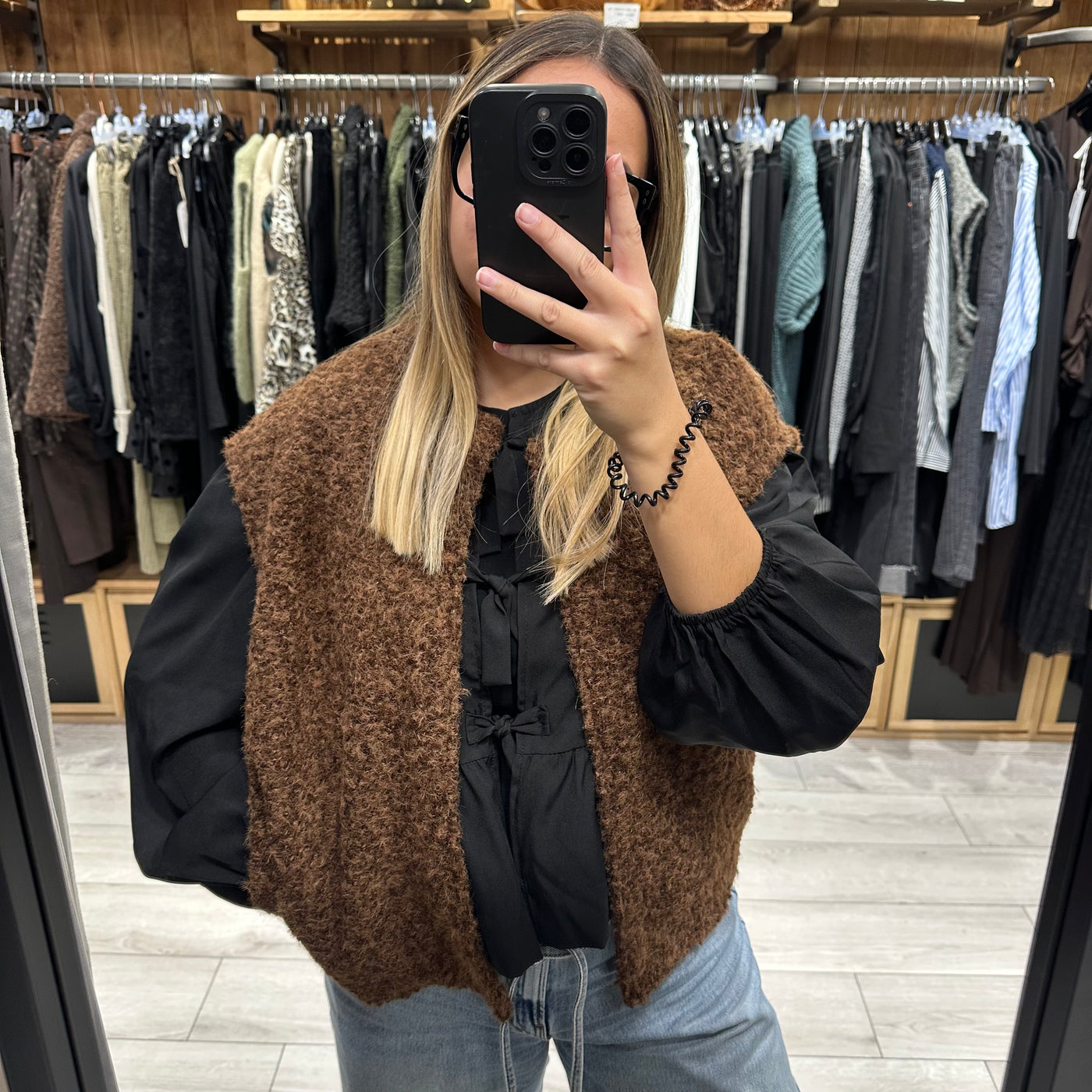 Veste_sans_manches_chocolat_marron_duveteuse_effet_laine