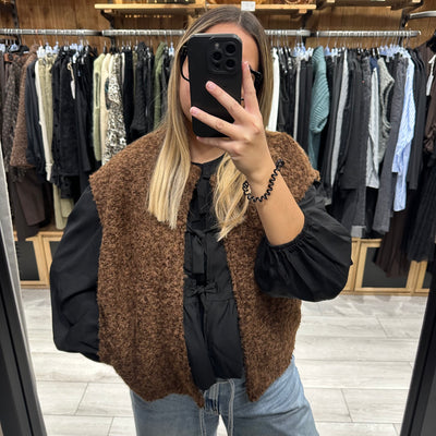 Veste_sans_manches_chocolat_marron_duveteuse_effet_laine