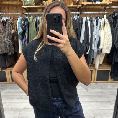 Veste sans manches noire duveteuse effet laine