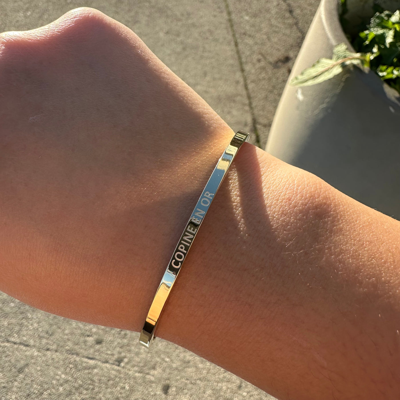 bracelet jonc rigide en acier inoxydable doré gravé copine en or