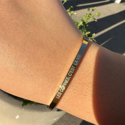 bracelet jonc rigide en acier inoxydable doré gravé les copines c’est la vie