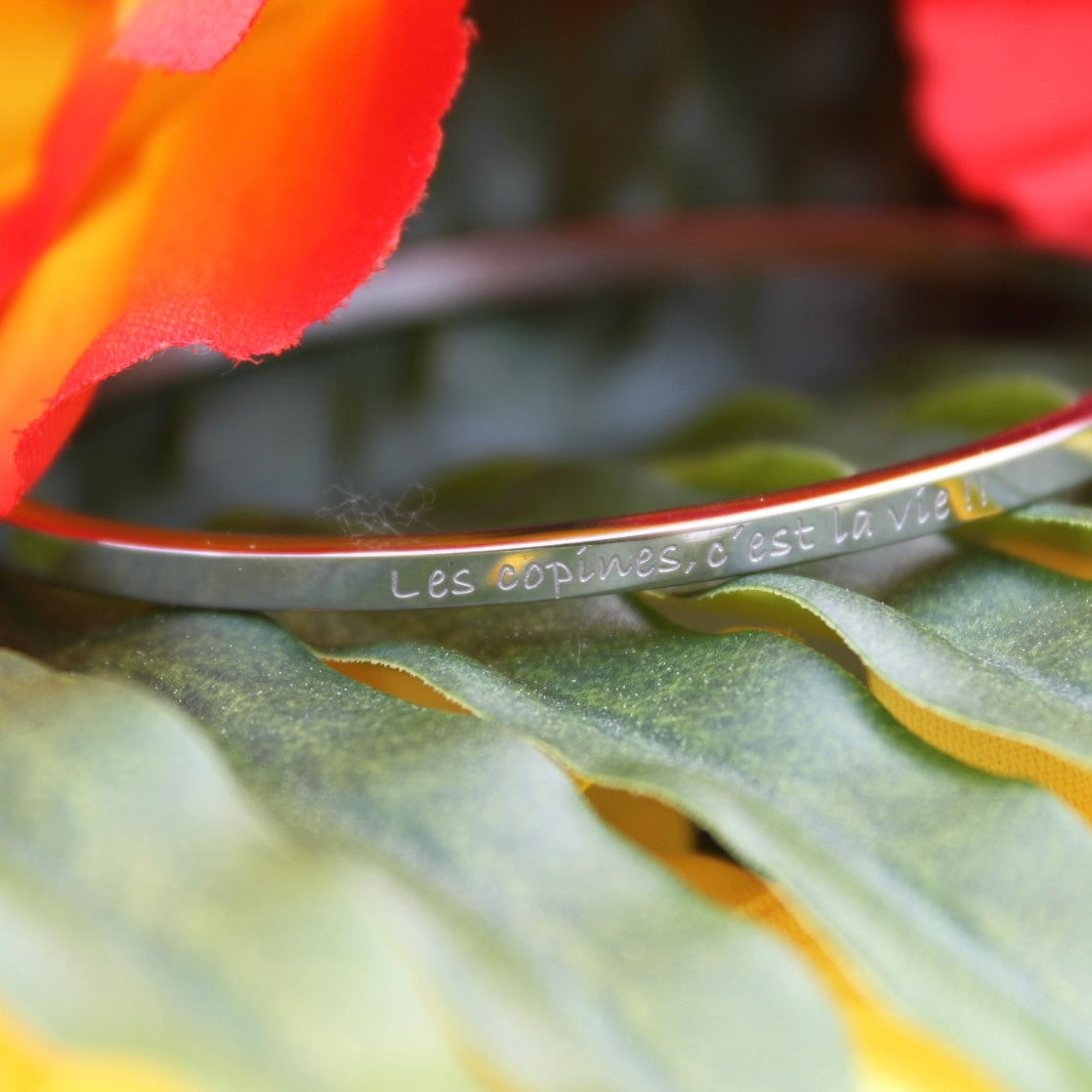 Bracelet gravé "Les copines c'est la vie"